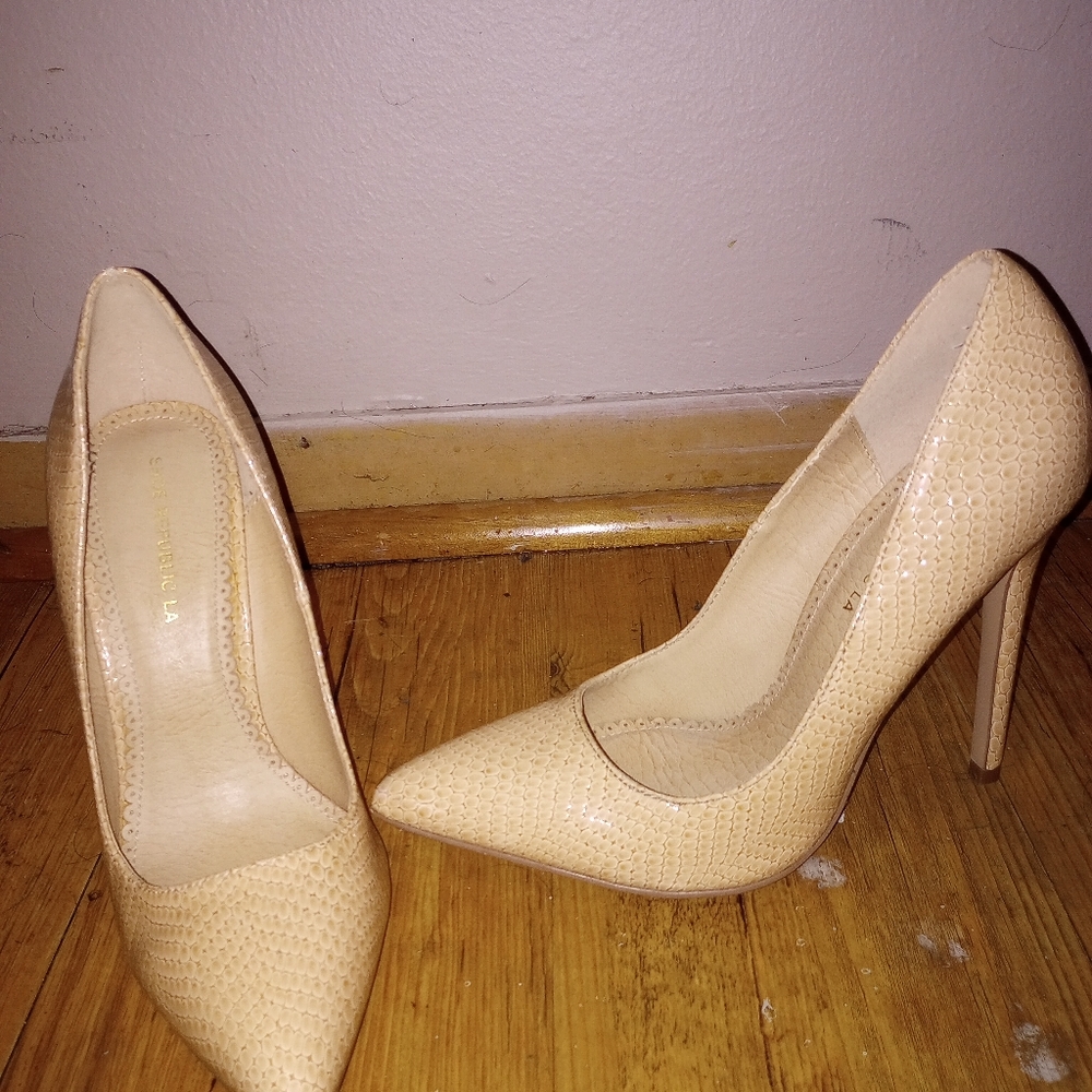 Illiana beige high Heels